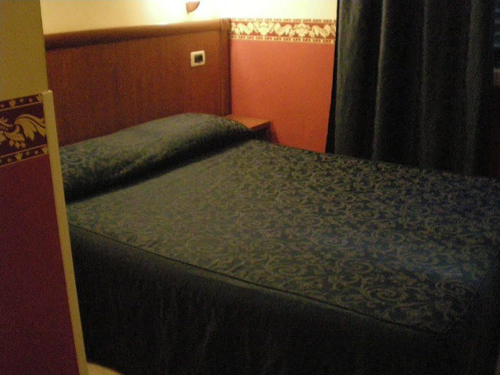 Les Artes Hotel Rome Bagian luar foto